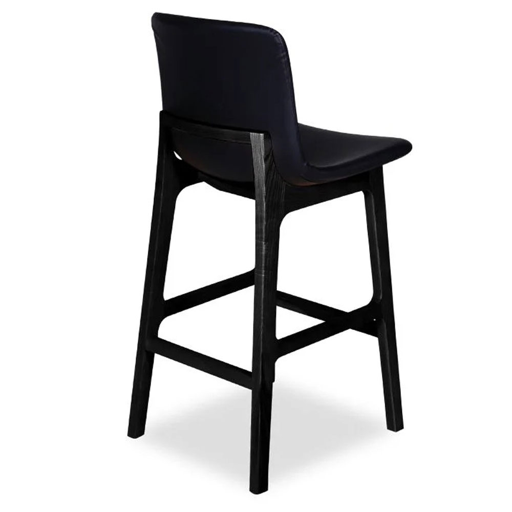 Ara stool with black pad